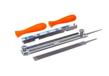 Set na brúsenie pílových reťazí obsahuje okrúhly pilník priemer 4,8 mm + plochý pilník + 2 rukoväte + obmedzovač pätiek so šablónou na uhly