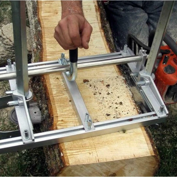 Univerzální přípravek na řezání prken délka vhodné lišty 35 cm (14") - 92 cm (36") Univerzální přípravek na řezání prken délka vhodné lišty 35 cm (14") - 92 cm (36")